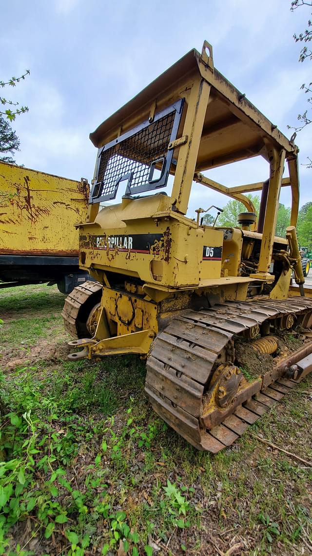 Image of Caterpillar D5 equipment image 3