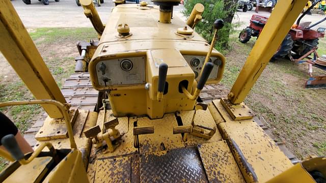 Image of Caterpillar D5 equipment image 4
