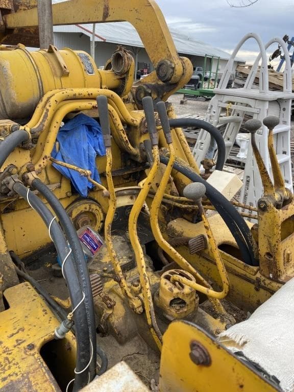 Image of Caterpillar D5 equipment image 3