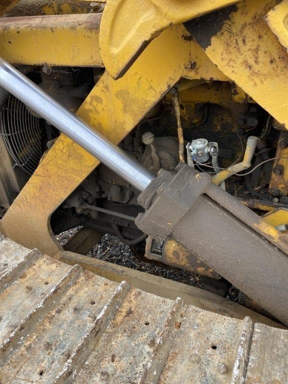 Image of Caterpillar D5 equipment image 4