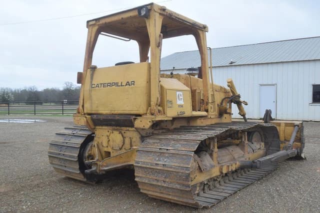 Image of Caterpillar D5B equipment image 2