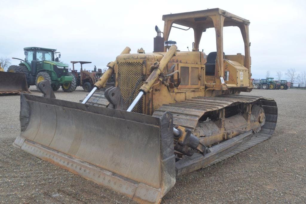 Caterpillar D5B Equipment Image0