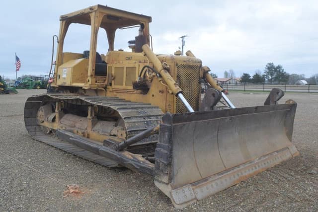 Image of Caterpillar D5B equipment image 3