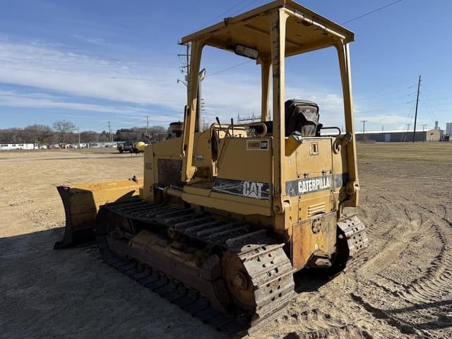 Image of Caterpillar D5C equipment image 3