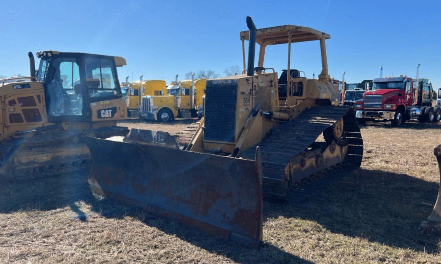 Caterpillar D5H LGP Equipment Image0