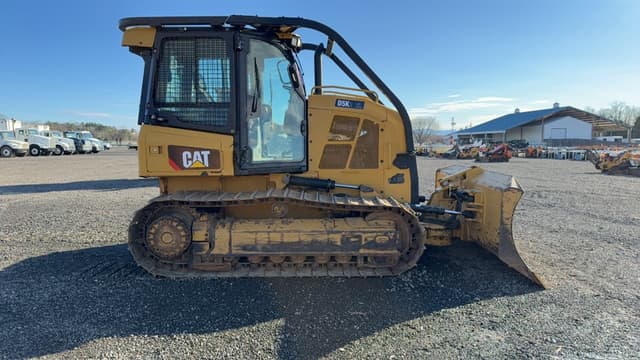 Image of Caterpillar D5K2 equipment image 3