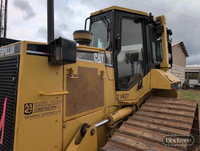 Image of Caterpillar D5M equipment image 2