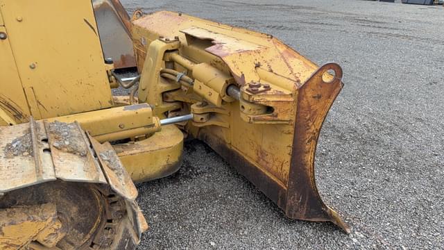 Image of Caterpillar D5M equipment image 3