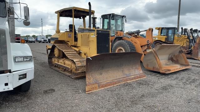 Image of Caterpillar D5M equipment image 2