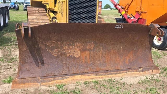 Image of Caterpillar D5M equipment image 2