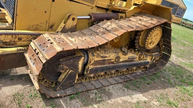 Image of Caterpillar D5M equipment image 3