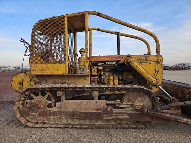 Image of Caterpillar D6 equipment image 4
