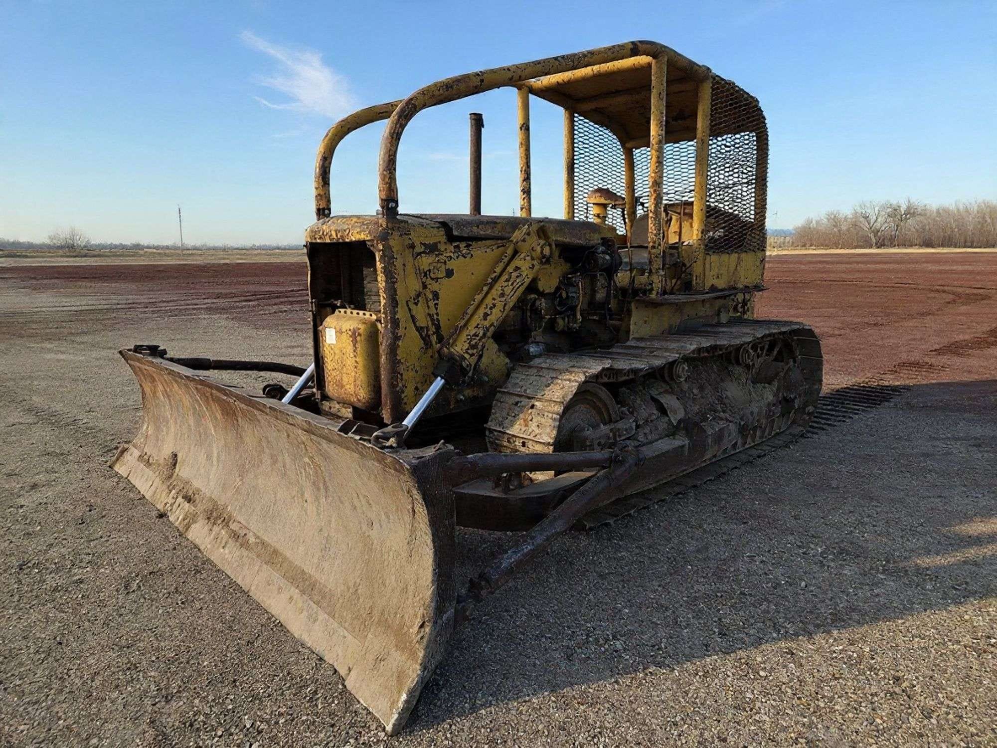 Caterpillar D6 Equipment Image0