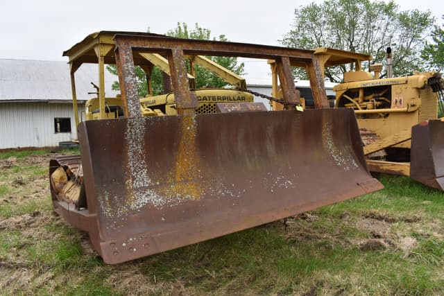 Image of Caterpillar D6 equipment image 3