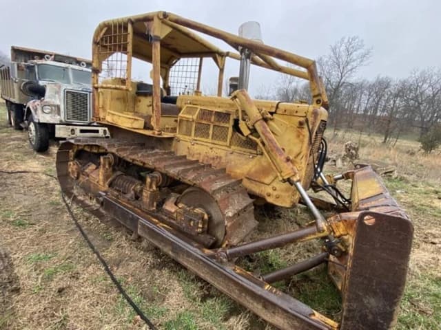 Image of Caterpillar D6C equipment image 4