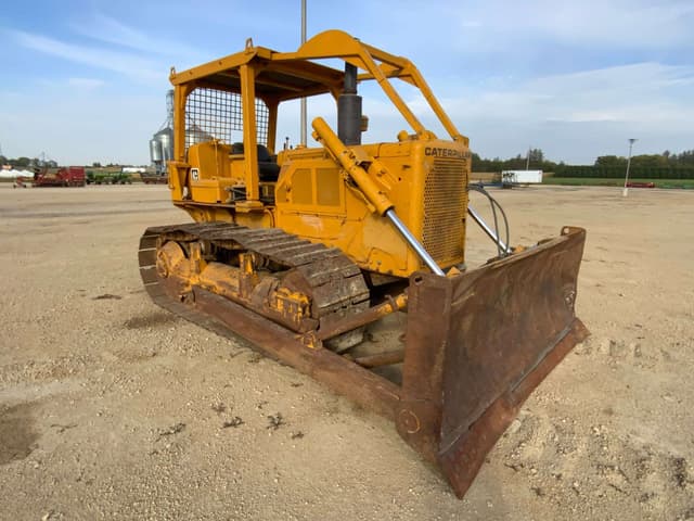 Image of Caterpillar D6C equipment image 1