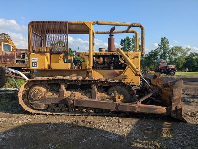 Image of Caterpillar D6C equipment image 2