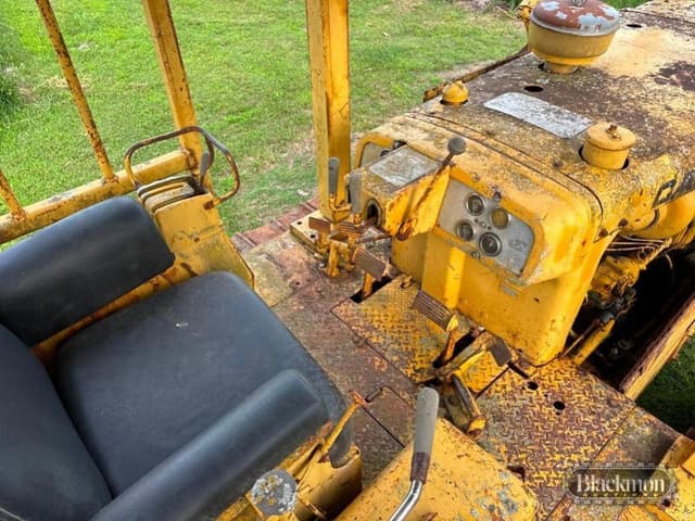 Image of Caterpillar D6C equipment image 4