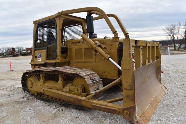 Image of Caterpillar D6D equipment image 3
