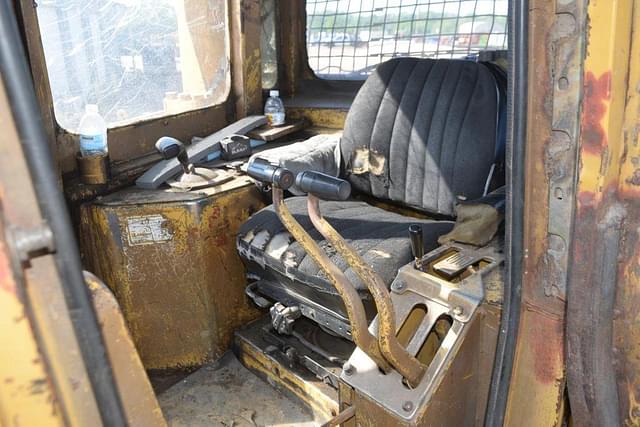 Image of Caterpillar D6H equipment image 4