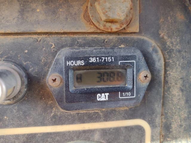 Image of Caterpillar D6H equipment image 4