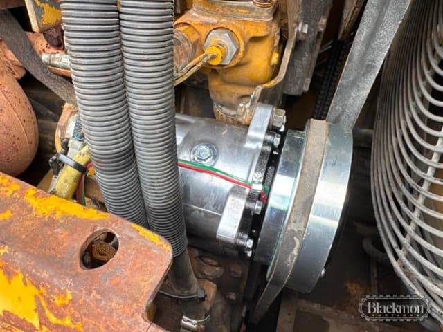 Image of Caterpillar D6M equipment image 4