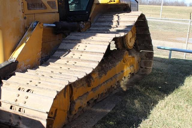 Image of Caterpillar D6N equipment image 3