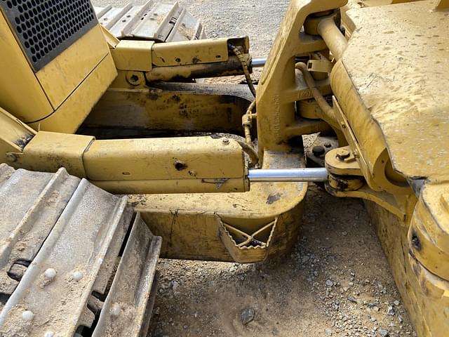 Image of Caterpillar D6N LGP equipment image 4