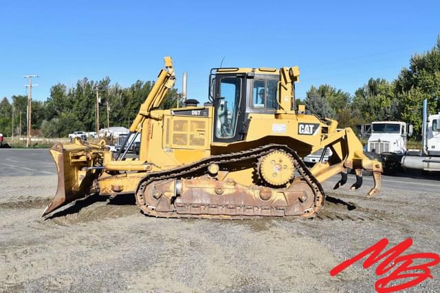 Image of Caterpillar D6T equipment image 3