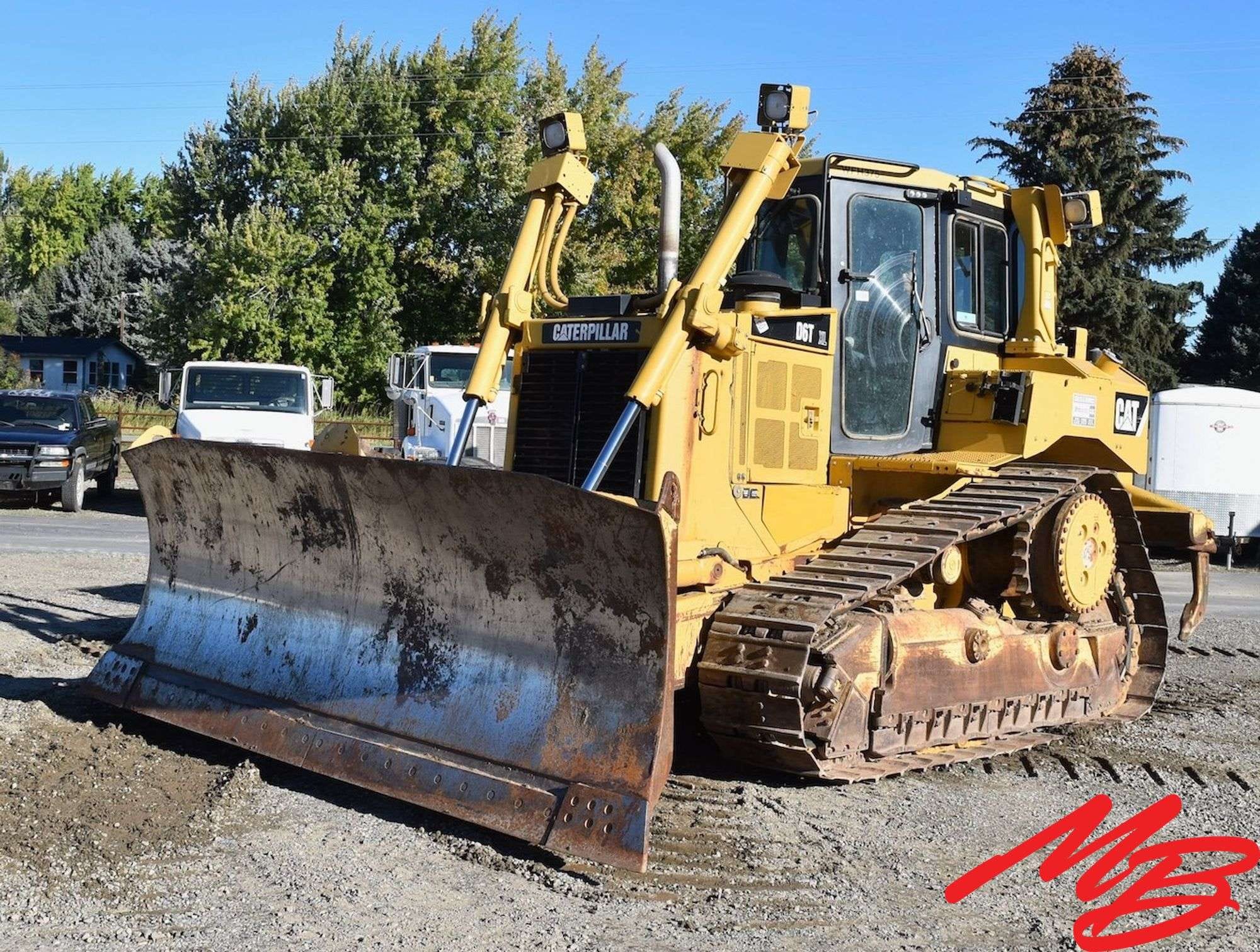 Caterpillar D6T Equipment Image0