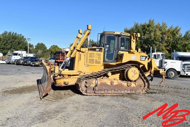 Image of Caterpillar D6T equipment image 2
