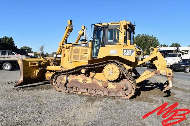 Image of Caterpillar D6T equipment image 4