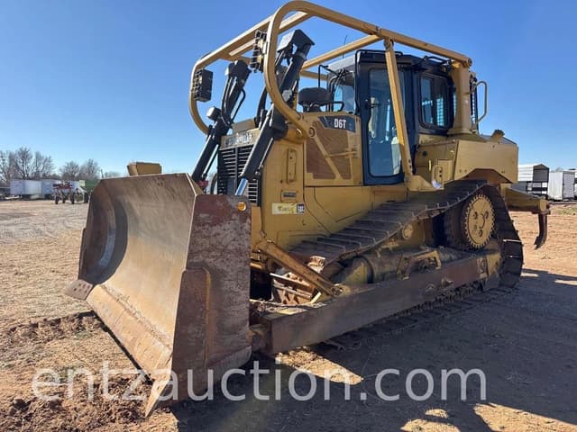 Image of Caterpillar D6T equipment image 1