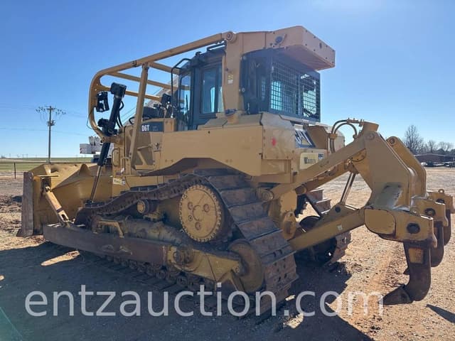 Image of Caterpillar D6T equipment image 2