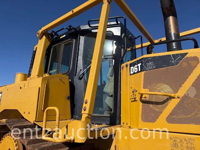 Image of Caterpillar D6T equipment image 4