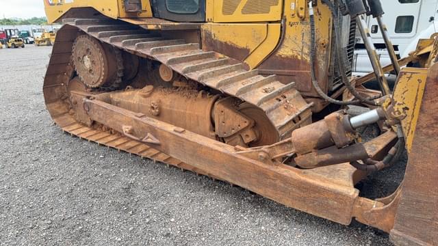 Image of Caterpillar D6T equipment image 4