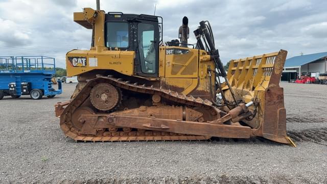 Image of Caterpillar D6T equipment image 3