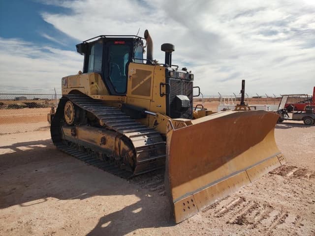 Image of Caterpillar D6XE equipment image 3