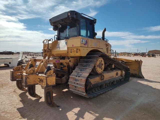 Image of Caterpillar D6XE equipment image 2