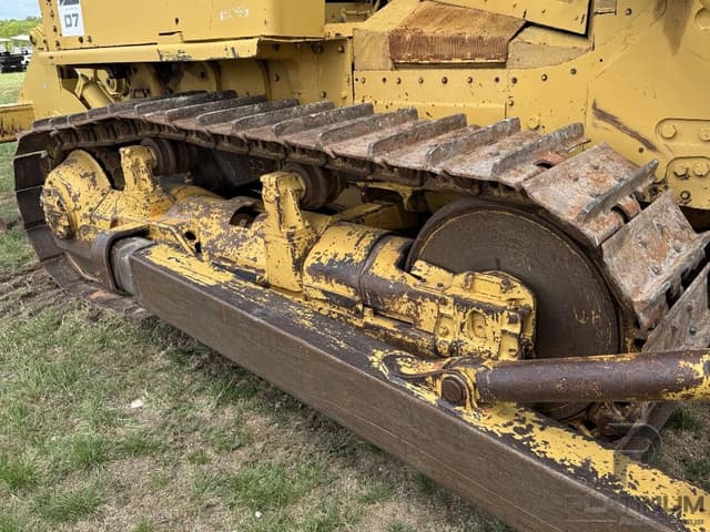 Image of Caterpillar D7 equipment image 4