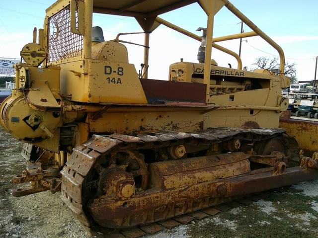 Image of Caterpillar D8 equipment image 3