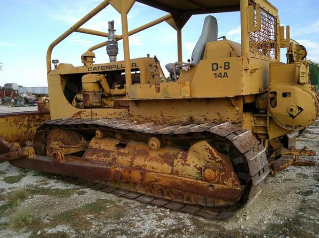 Image of Caterpillar D8 equipment image 2