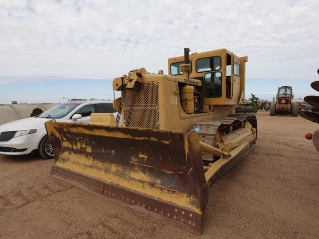 Caterpillar D8 Equipment Image0
