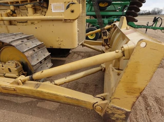 Image of Caterpillar D8 equipment image 4