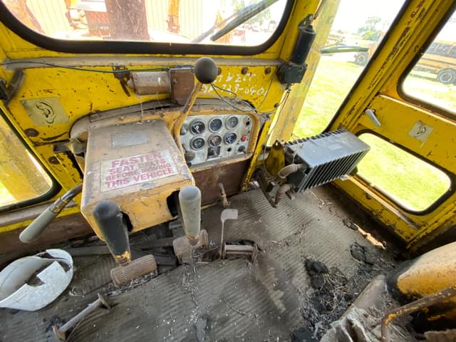 Image of Caterpillar D8H equipment image 4