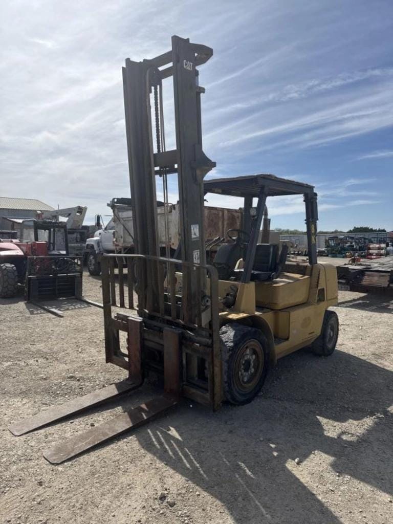 Caterpillar DP40KL Equipment Image0