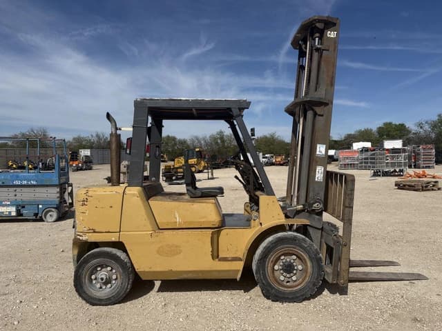 Image of Caterpillar DP40KL equipment image 4