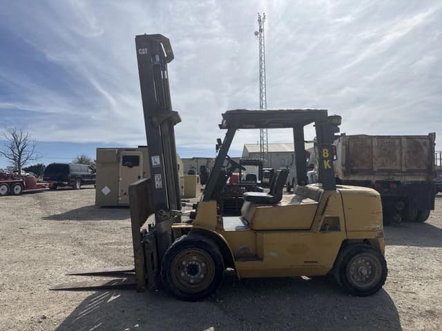 Image of Caterpillar DP40KL equipment image 1