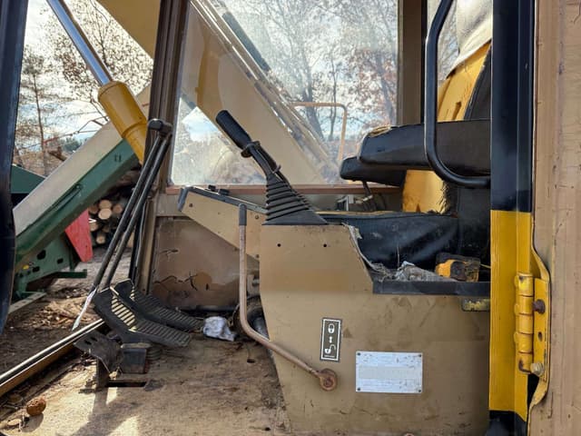 Image of Caterpillar E70B equipment image 3