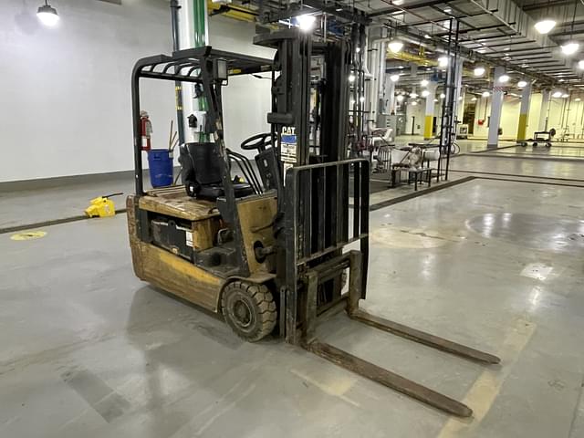Image of Caterpillar EP18KT equipment image 2